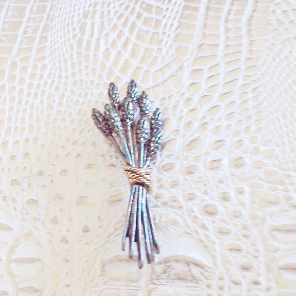 Vintage Jewelry - Pewter Tone Wheat Vintage Brooch